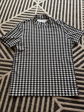 Black and White Houndstooth Short Sleeve Shirt